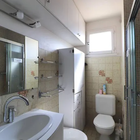 Apartment 2 Pieces Avec Terrasse, Parking. Plages A 200m - Fr-1-307-195