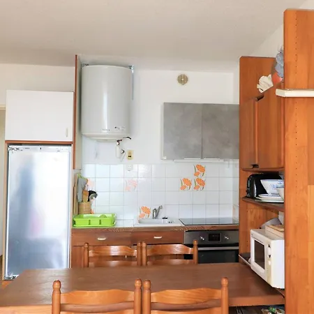 2 Pieces Avec Terrasse, Parking. Plages A 200m - Fr-1-307-195 * Le Grau-du-Roi